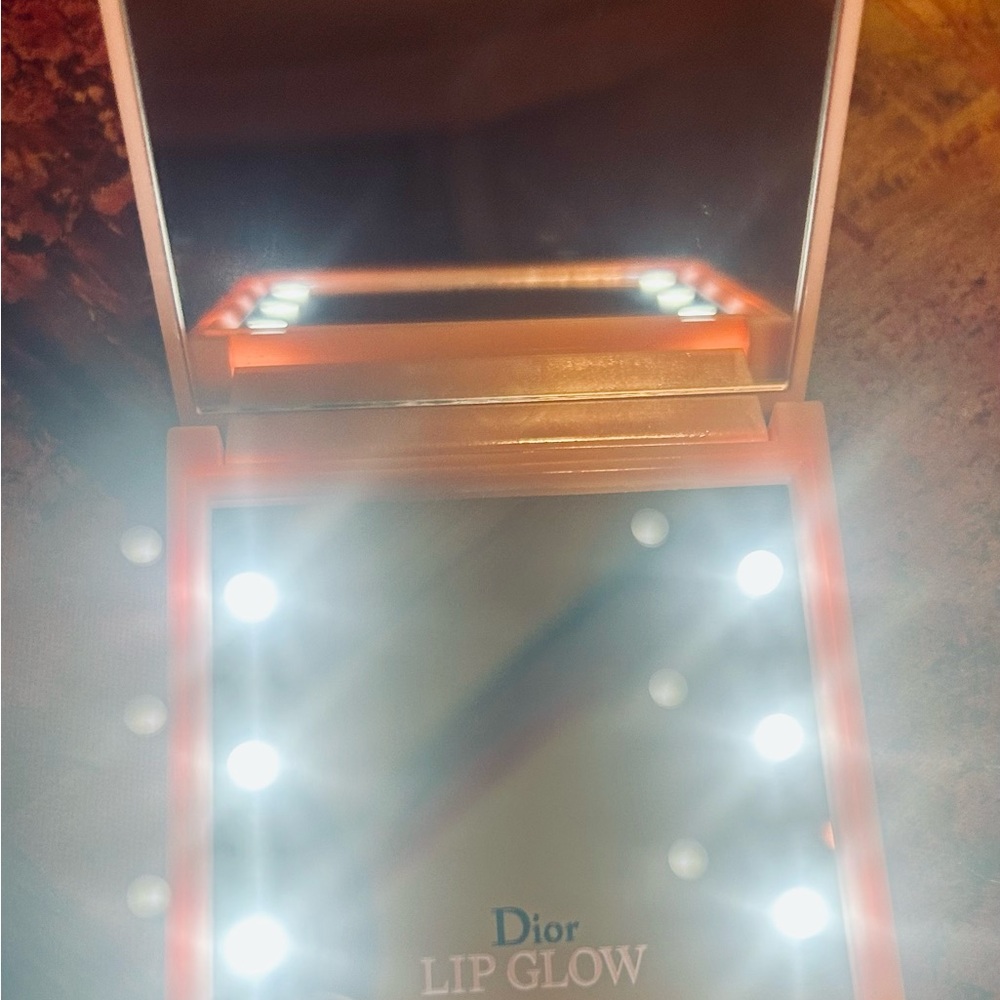Dior Lipglow Mirrored Compact with Lights! - Picture 5 of 8